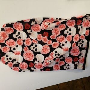 NWOT Gator Mask w/Skulls